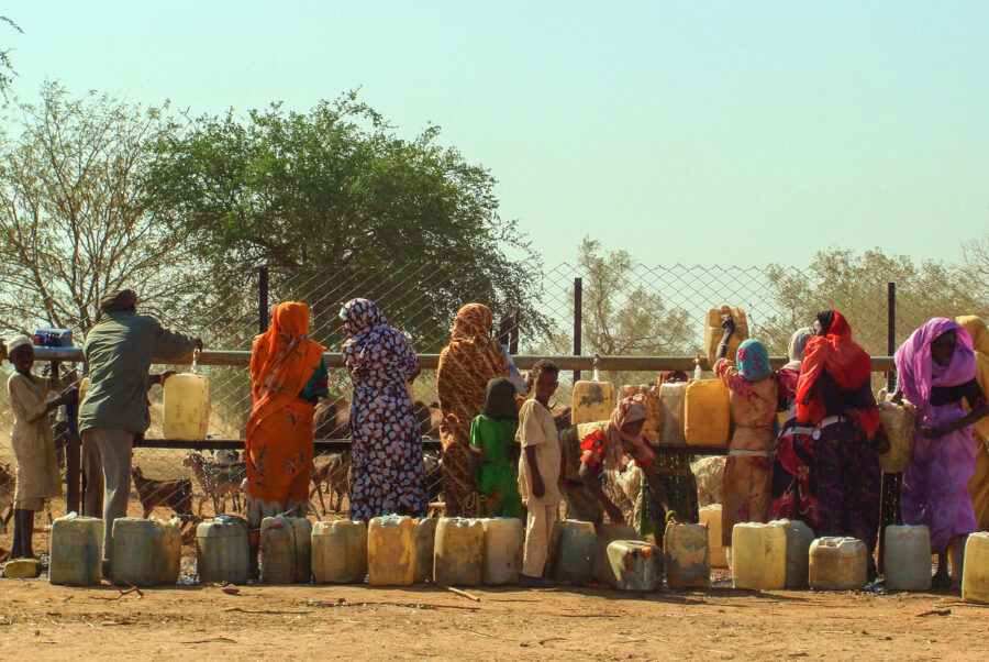 Women in South Sudan in line to fetch water